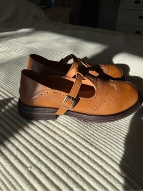 Allen and More never worn Women’s Tan Mary Jane Brogue Loafers